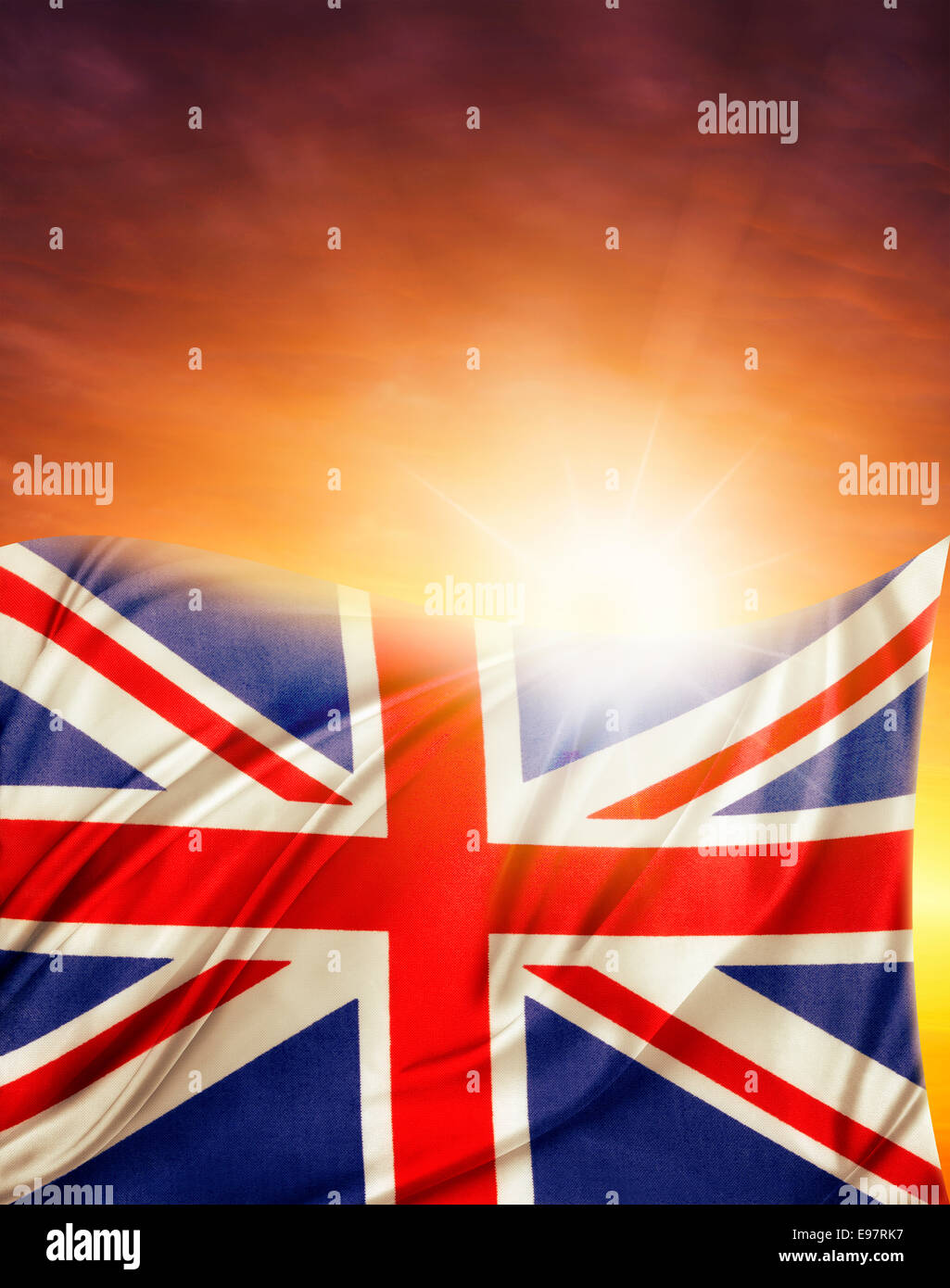 Union Jack flag en face de ciel clair Banque D'Images