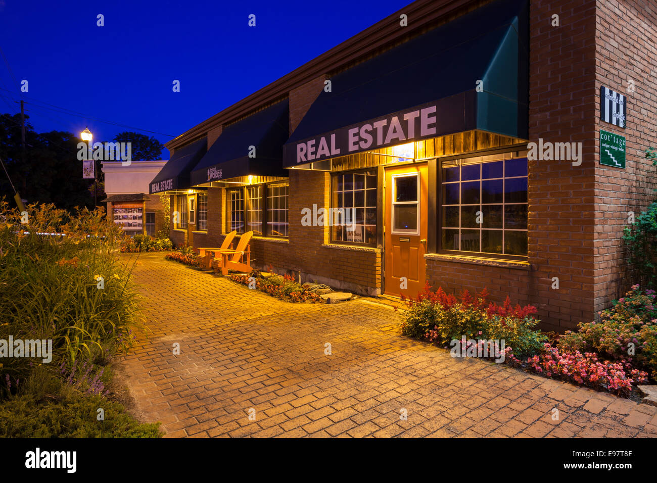 Richard Wallace Immobilier en centre-ville de Port Carling au crépuscule. L'Ontario, Canada. Banque D'Images