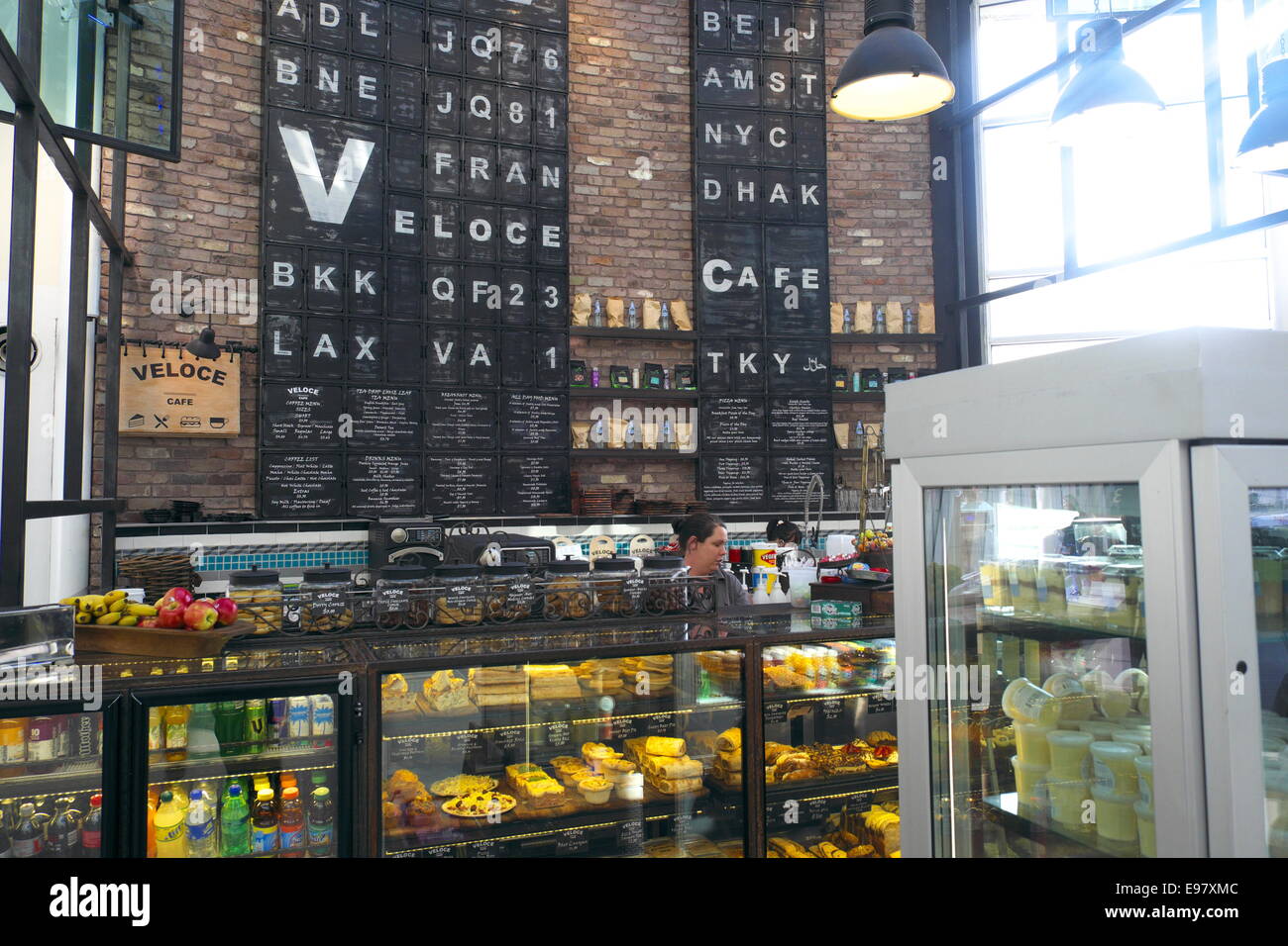 L'aéroport de Sydney départs Terminal 2 concourse salon avec boutiques cafés et restaurants,Nouvelle Galles du Sud, Australie Banque D'Images