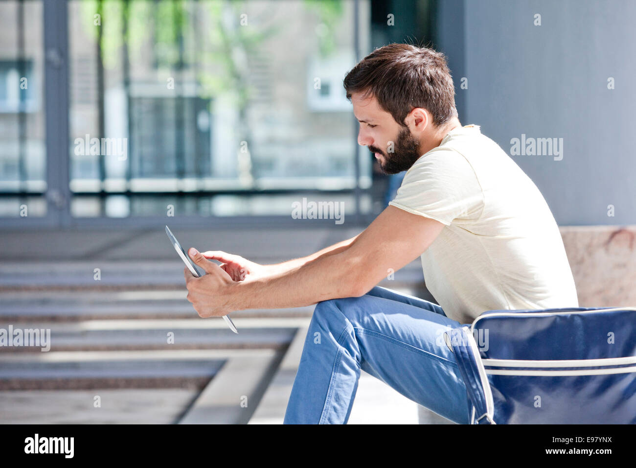 Homme university student using digital tablet Banque D'Images