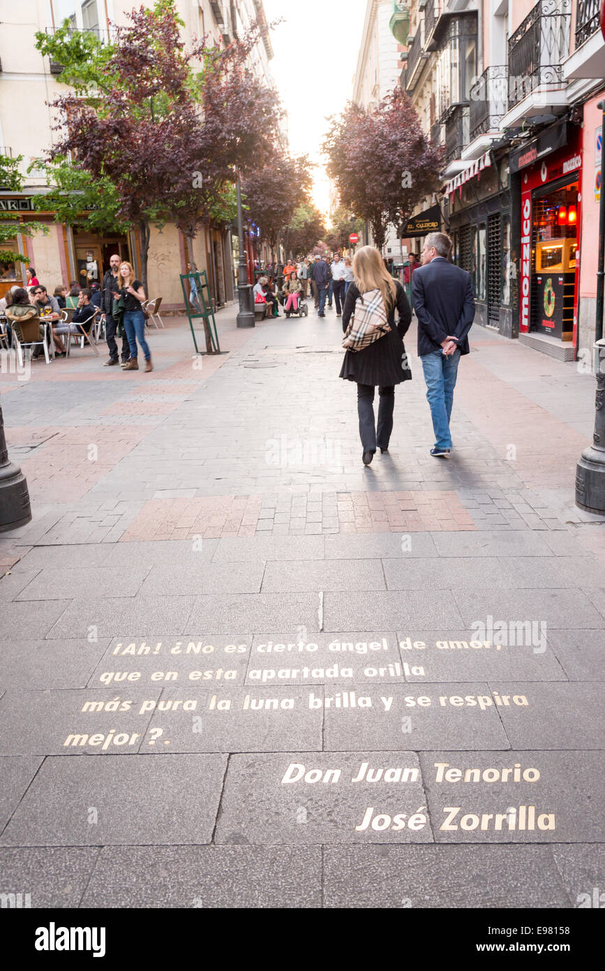 Lignes de la jouer Don Juan Tenorio par Jose Zorrilla sur le terrain dans le Barrio de las Letras, Madrid, Espagne Banque D'Images