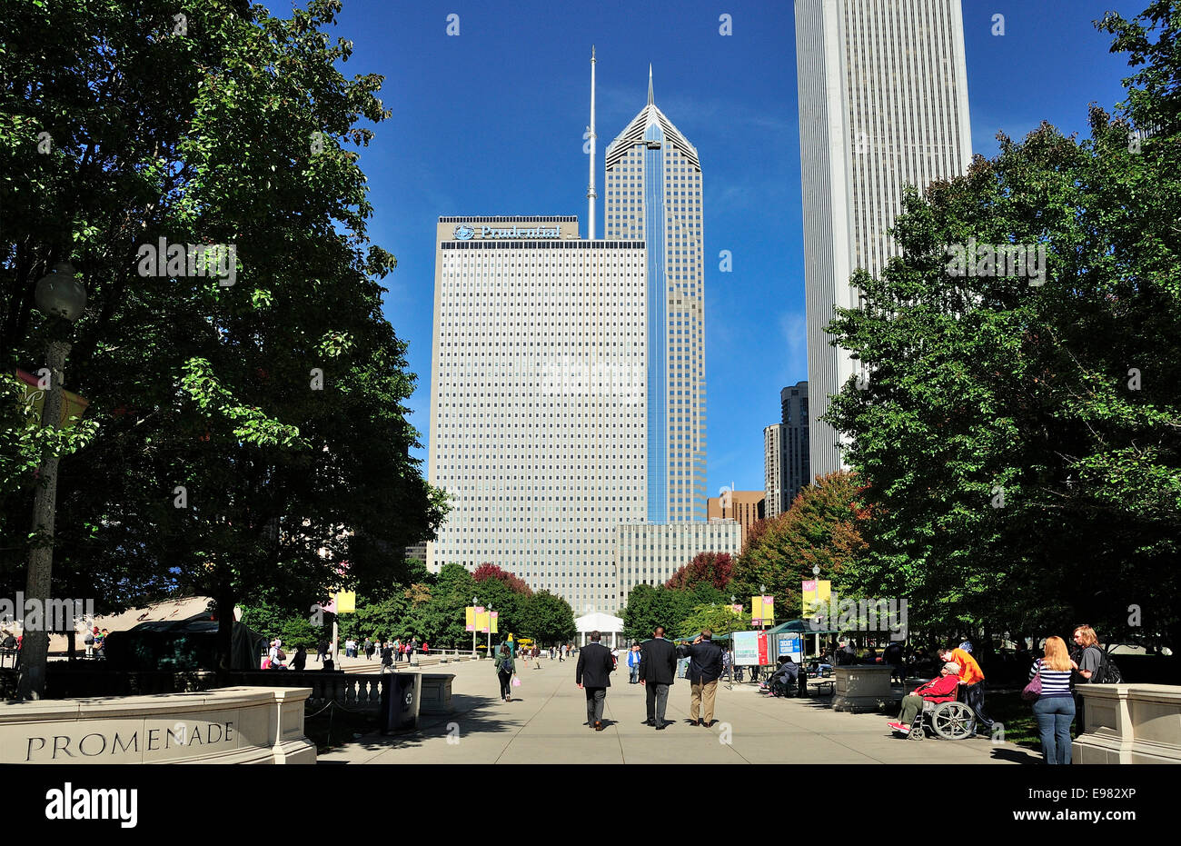 Horizon de Chicago vers le Parc du Millénaire. Banque D'Images