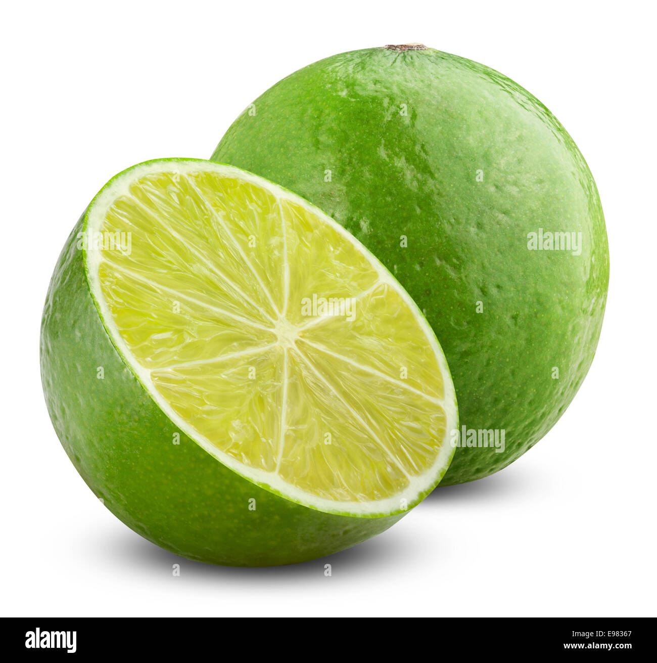 L'un et l'autre moitié des limes sur fond blanc. Clipping Path Banque D'Images