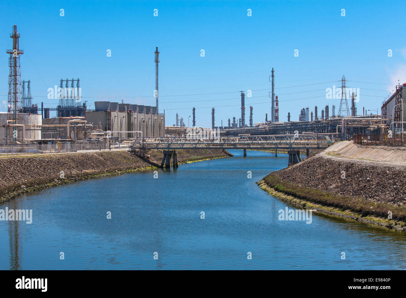 Les raffineries de pétrole dans la région de Carson, le comté de Los Angeles, USA Banque D'Images