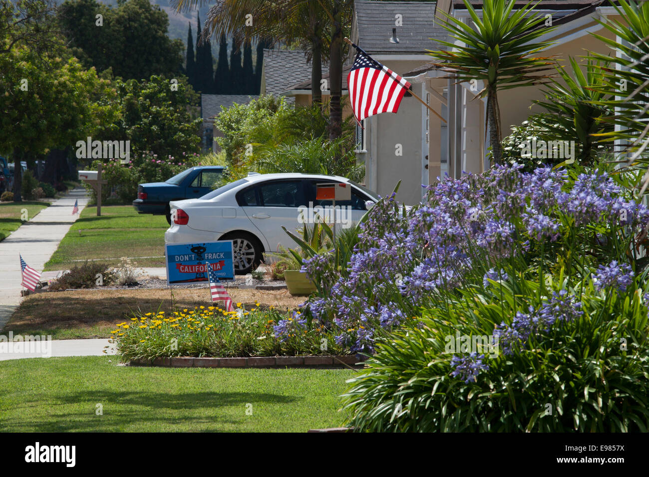 Pas de signes de fracturation sur les pelouses avant de la maison dans la ville de Culver qui est près de l'Inglewood il champ, la plus grande agglomération urbaine dans le domaine de l'huile Banque D'Images