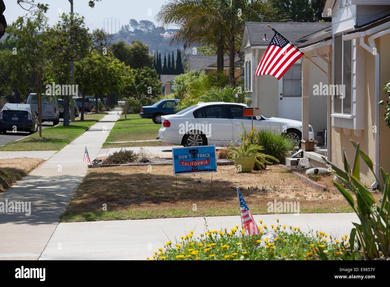 Pas de signes de fracturation sur les pelouses avant de la maison dans la ville de Culver qui est près de l'Inglewood il champ, la plus grande agglomération urbaine dans le domaine de l'huile Banque D'Images