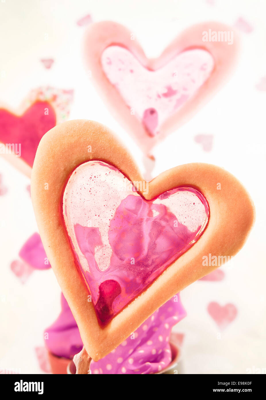 Peut-être une sucette pour la Saint-Valentin.cookie avec un remplissage de sucre. Banque D'Images