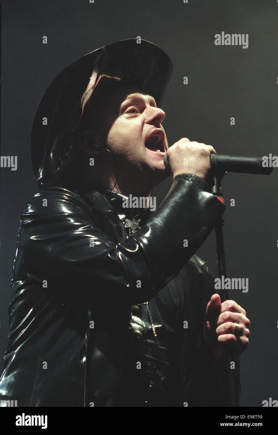 Andy Bell et Vince Clark, de l'effacement, dans soundcheck et concert à Glasgow SECC, à Glasgow, en Écosse, en 1997. Banque D'Images