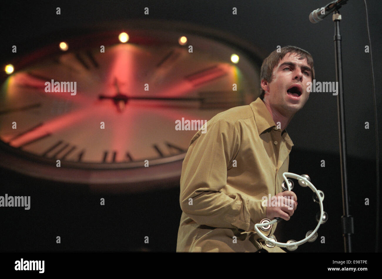Liam Gallagher et Oasis à Aberdeen, en Écosse, en 1997. Banque D'Images