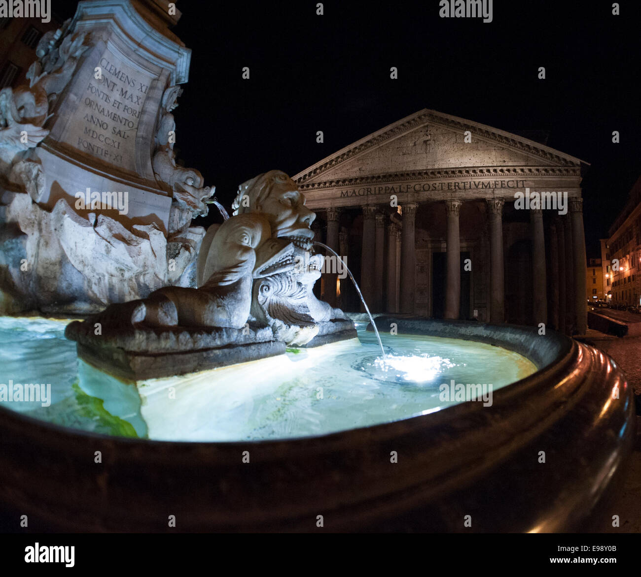 Panthéon la nuit, Rome, Italie. Banque D'Images