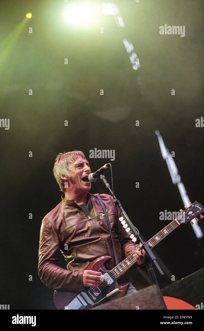 Paul Weller sur scène en concert au "rocher sur le Livre Vert', à Glasgow, en Écosse, en août 2000. Banque D'Images