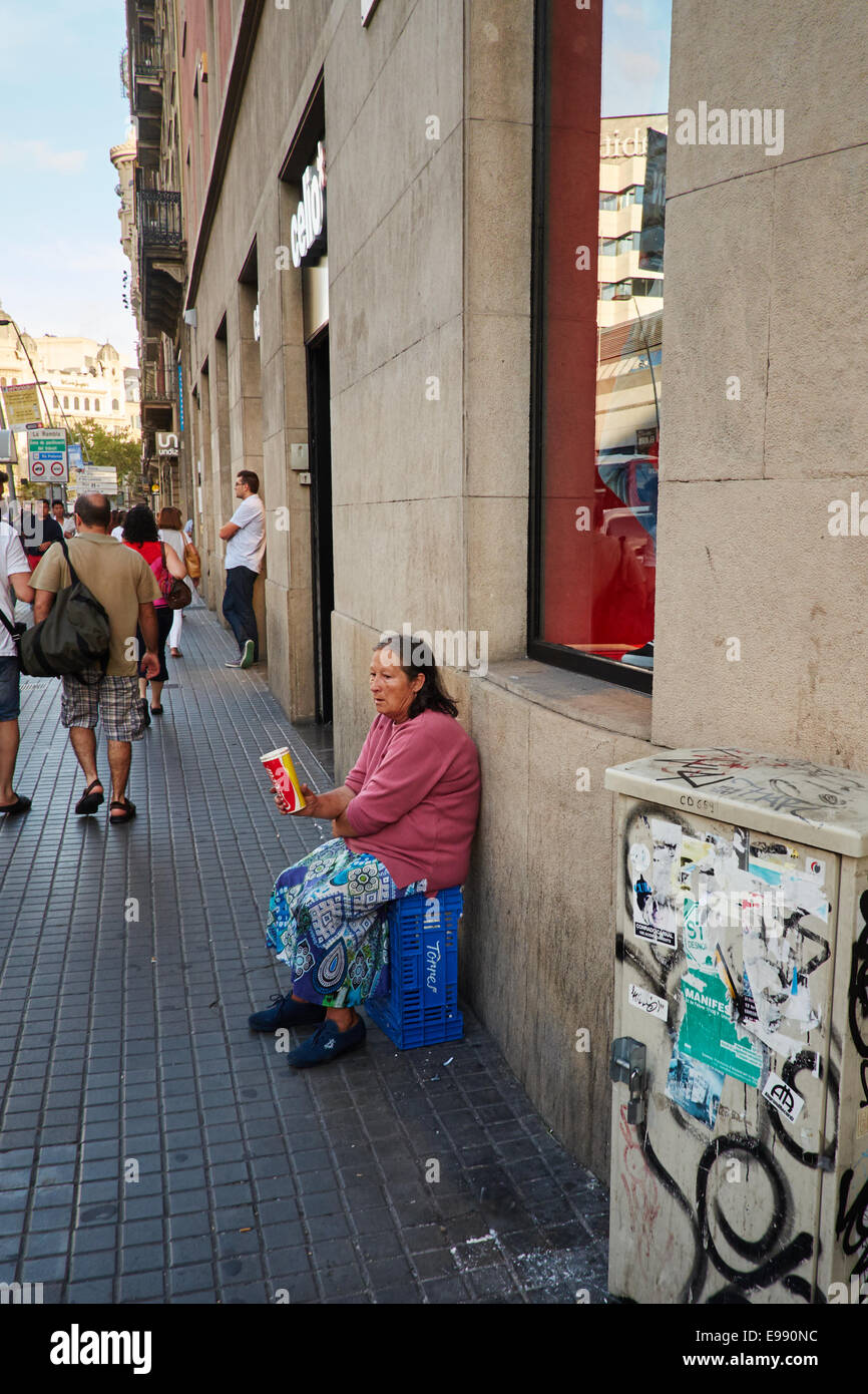 Mendiant de rue à Barcelone, Espagne. Banque D'Images