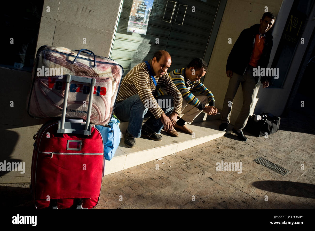 Les immigrants temporaires viennent à Valdepeñas, Ciudad Real, Espagne, de travailler en vendanges. Ils vivent dans de mauvaises conditions et rendez-co Banque D'Images