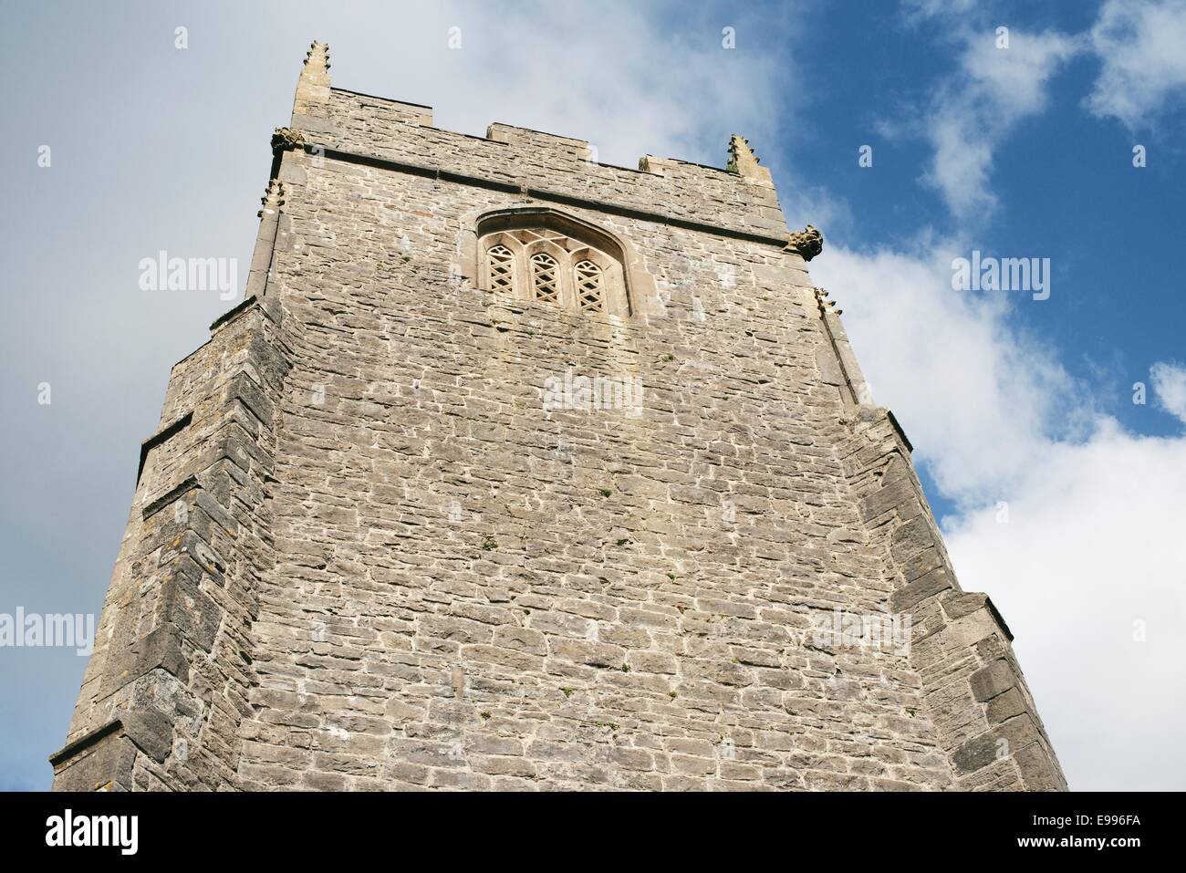 L'église de St Jean Baptiste dans Llanblethian église historique à partir de la 12e et 13e siècle Vallée de Glamorgan au Pays de Galles Banque D'Images L'église de St Jean Baptiste dans Llanblethian église historique à partir de la 12e et 13e siècle Vallée de Glamorgan au Pays de Galles Banque D'Images
