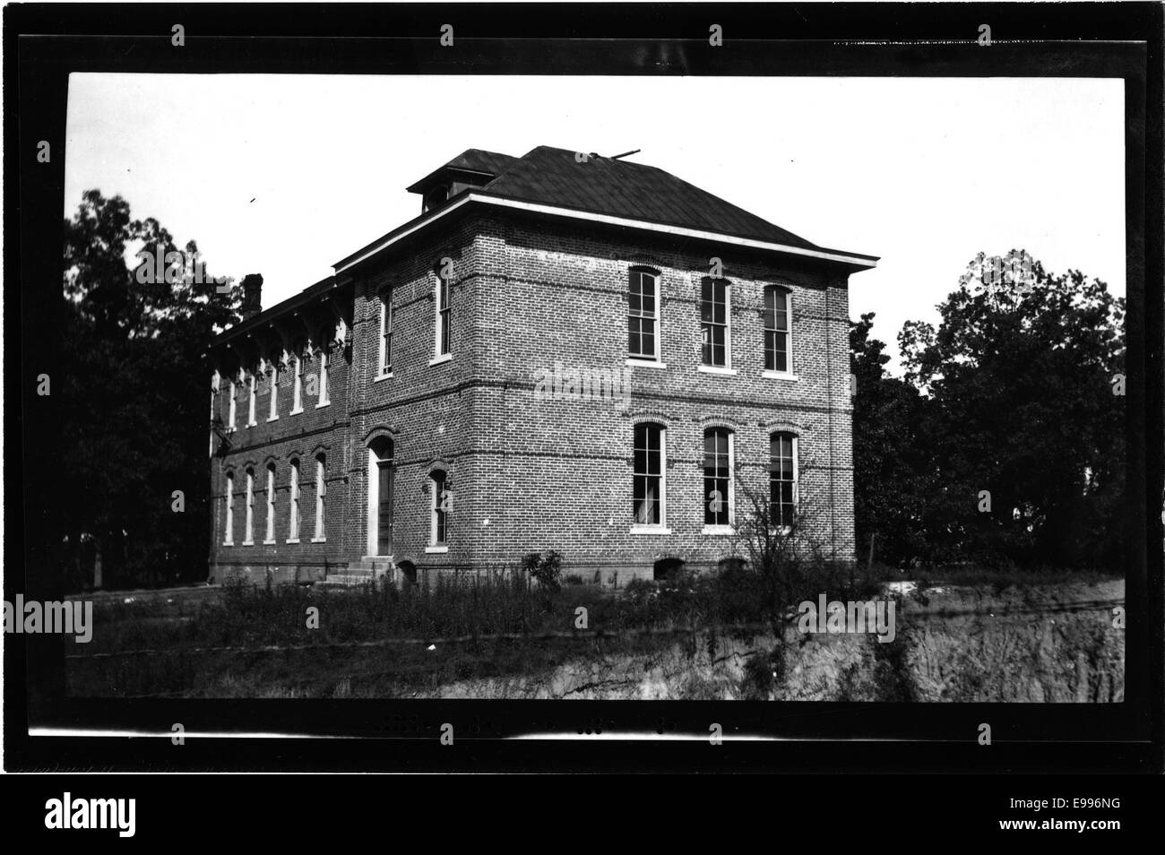Photographie du Collège à Arlington, mettant en valeur le campus et son architecture. L’image reflète l’établissement d’enseignement historique, qui a joué un rôle important dans le paysage académique de la région. Banque D'Images