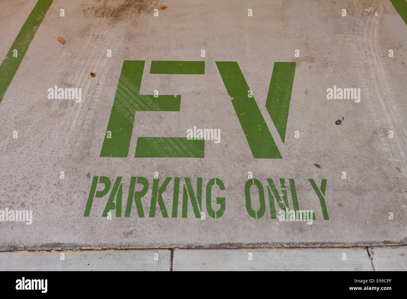 Place de stationnement désignée Véhicule électrique - USA Banque D'Images