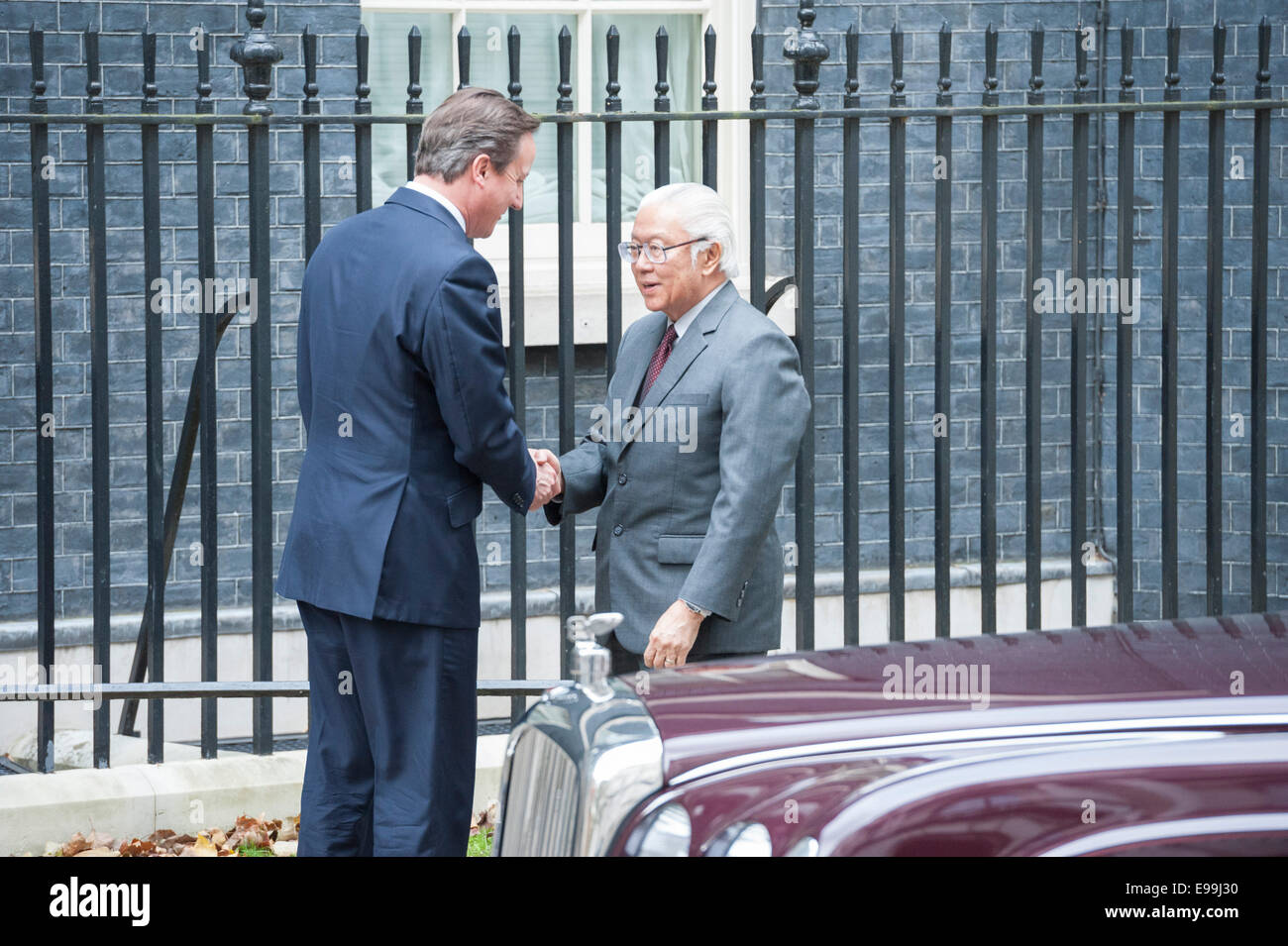 Downing Street, London, UK. 22 octobre 2014. Cameron Président de Singapour accueille au 10 Downing Street. Sur la photo de gauche à droite : David Cameron, Tony Tan Keng. Credit : Lee Thomas/Alamy Live News Banque D'Images