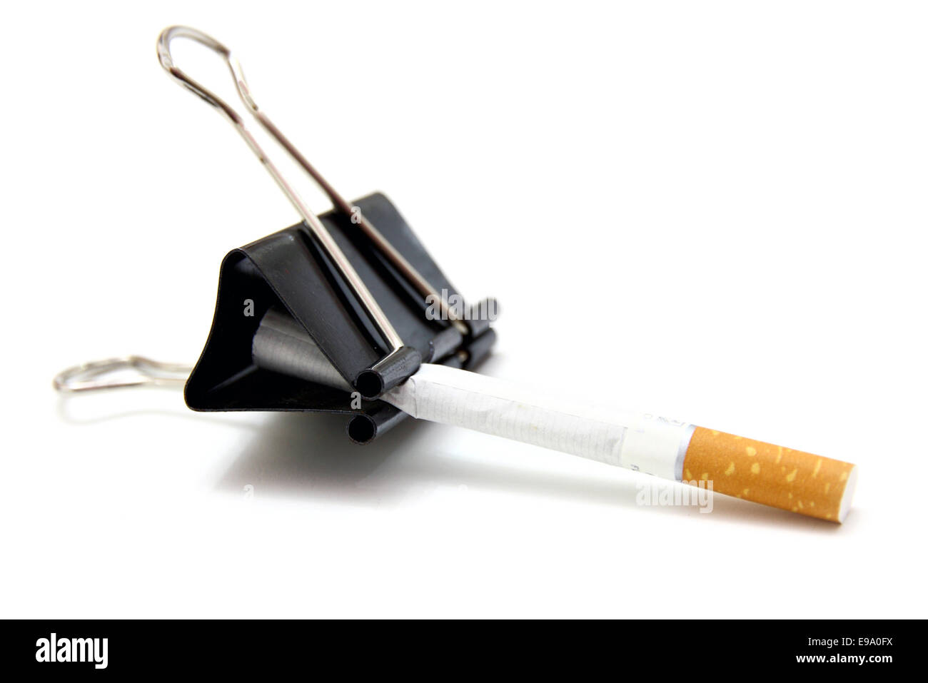 Clip métal cigarettes cassée Banque D'Images