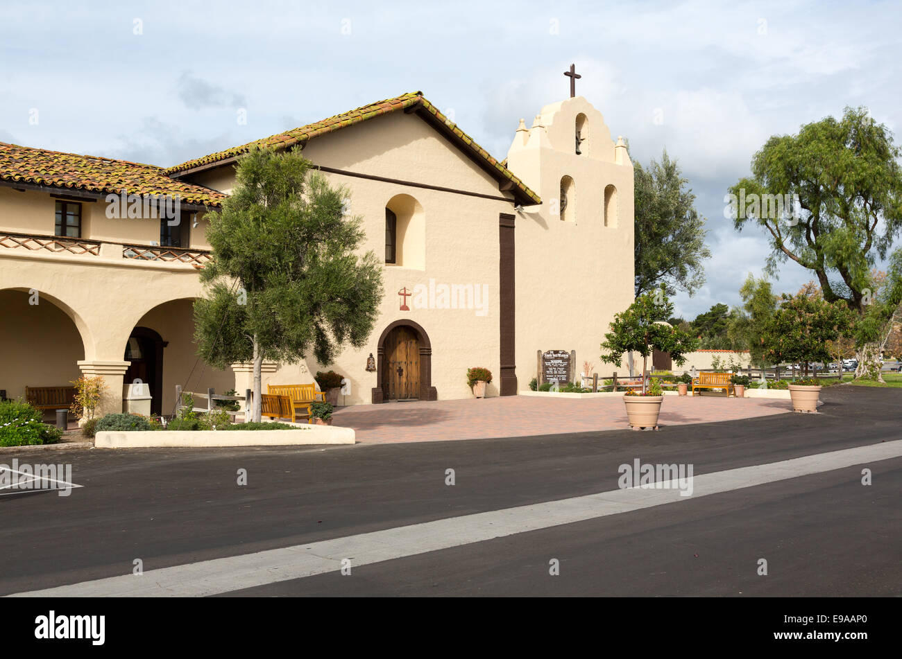 Jour nuageux à Californie Mission Santa Ines Banque D'Images