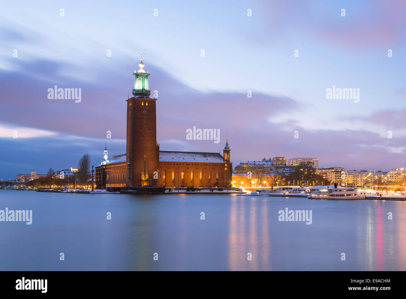 L'Hôtel de Ville de Stockholm à la tombée de la Suède Banque D'Images