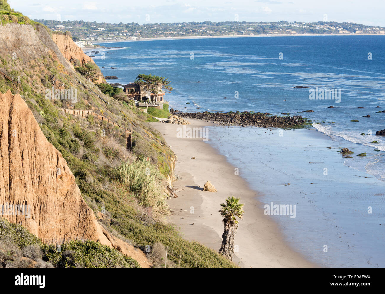 L'océan par des maisons à Malibu en Californie Banque D'Images