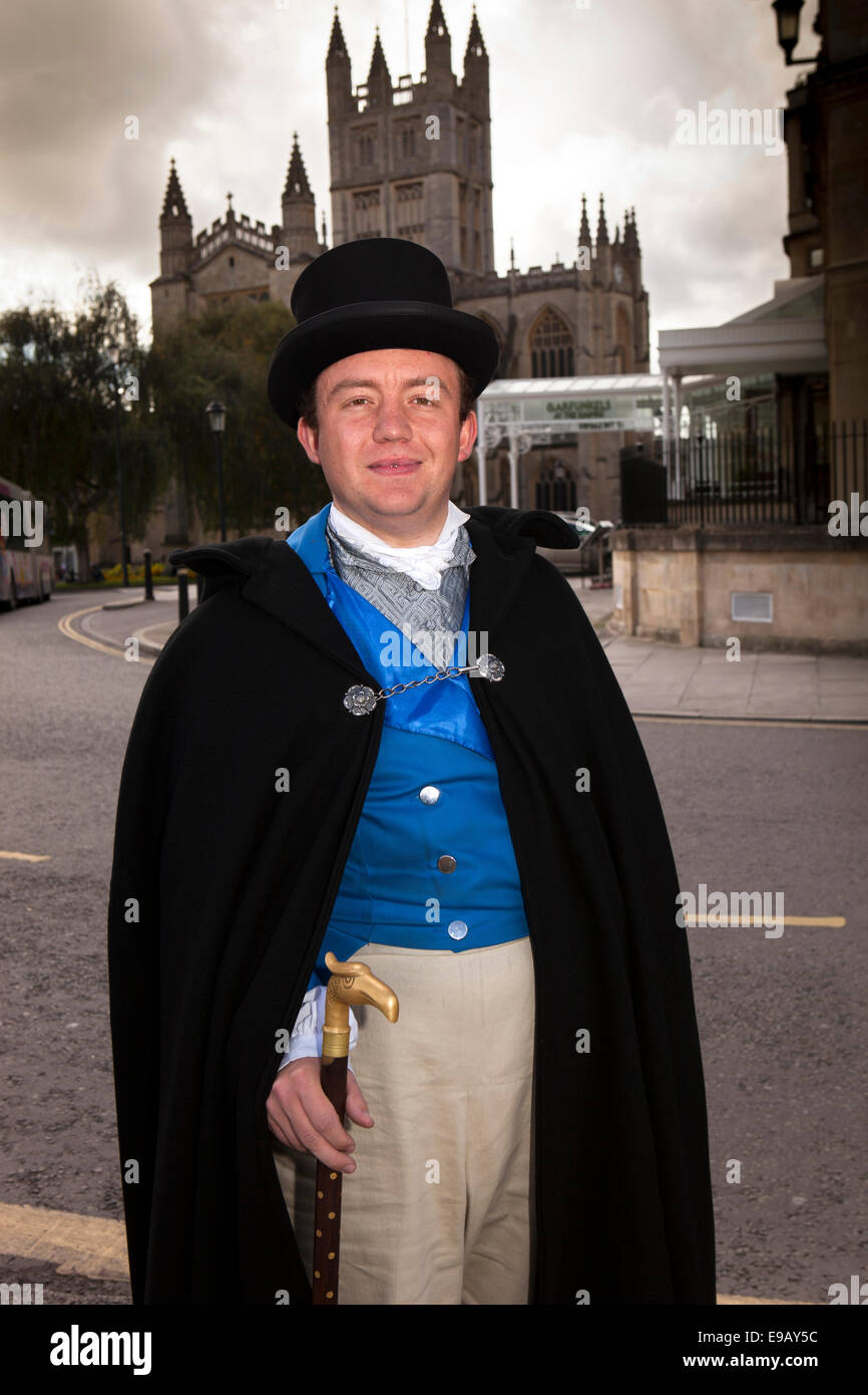 Royaume-uni, Angleterre, dans le Wiltshire, baignoire, abbaye, ville guide en costume d'époque Régence Banque D'Images