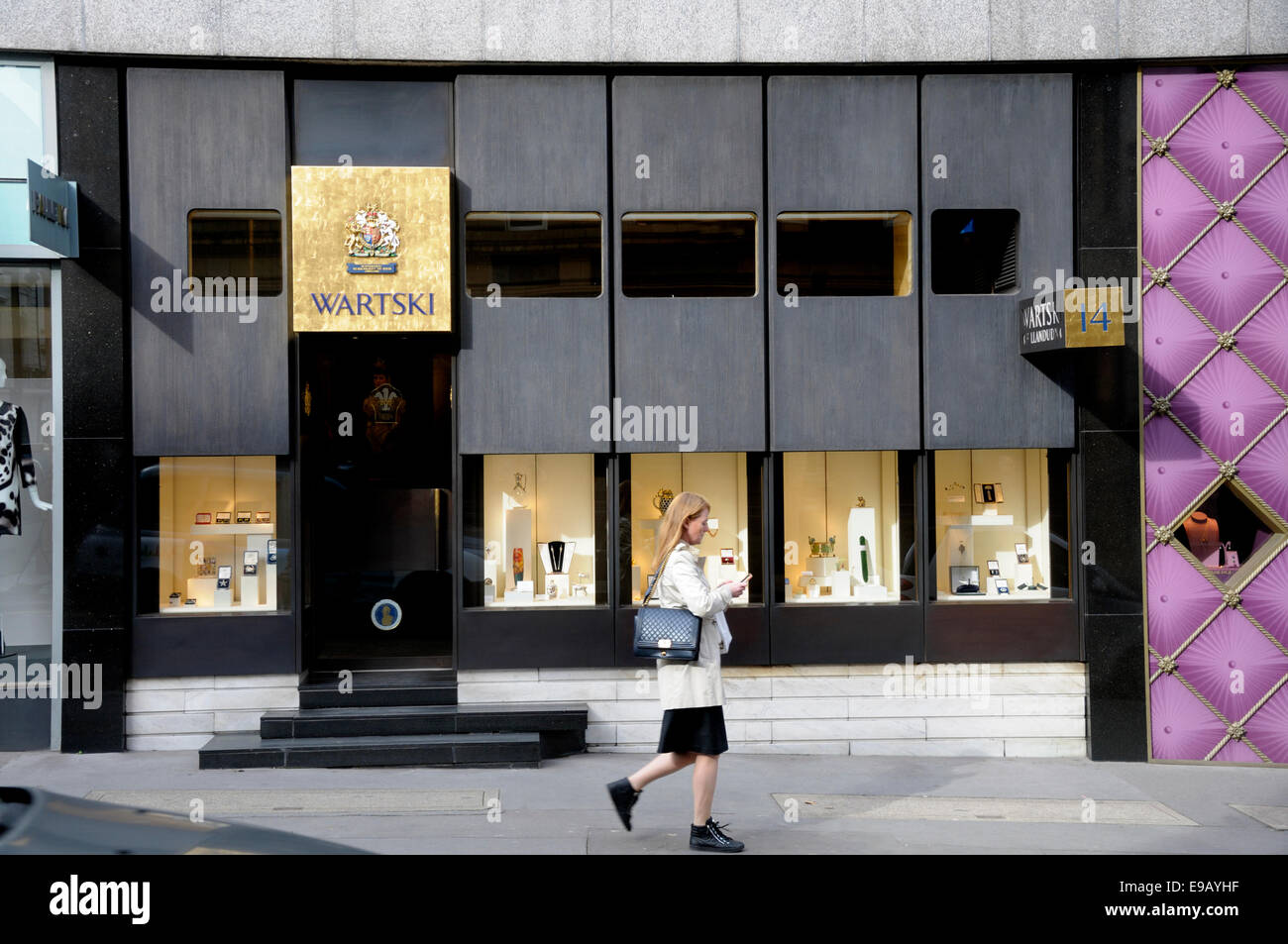 Londres, Angleterre, Royaume-Uni. Wartski shop, 14, rue Grafton - se spécialise dans Carl Fabergé, Fédération des Œuvres d'Art, joaillerie et Sil Banque D'Images