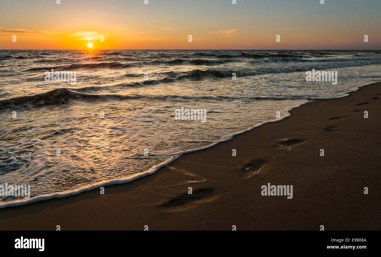 Coucher de soleil sur la mer au large de ​​Sylt, Schleswig-Holstein, Allemagne Banque D'Images