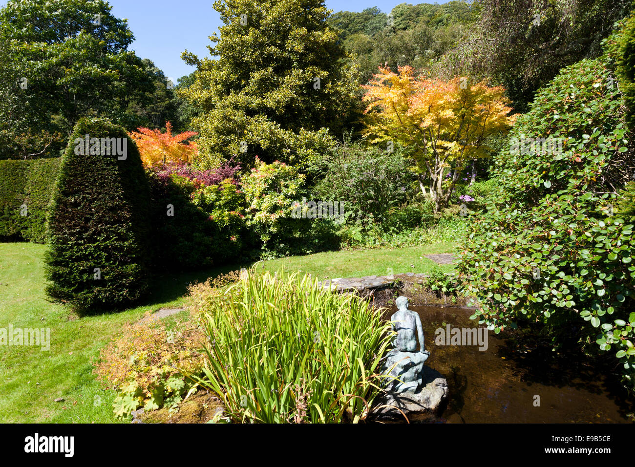 Les beaux jardins clos de Duntrune château sur le bord du Loch Crinan, ARGYLL & BUTE, Ecosse UK Banque D'Images