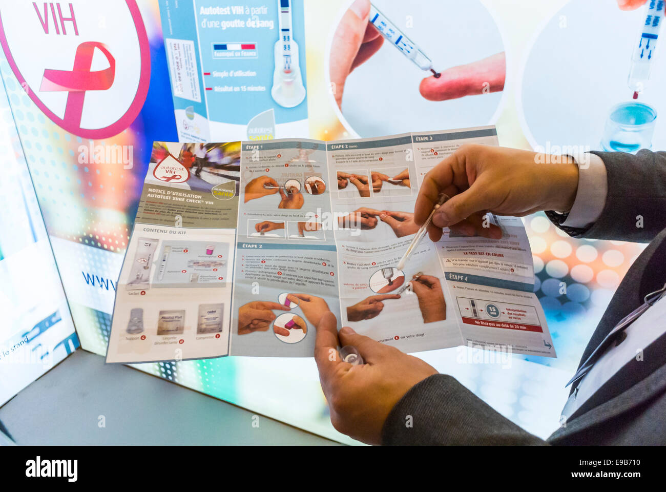 Paris, France. Salon, Entreprises françaises. Test sanguin rapide du VIH,  Nephrotek Pharmaceuticals Corporation Stall, industrie pharmaceutique,  dépistage du VIH Photo Stock - Alamy