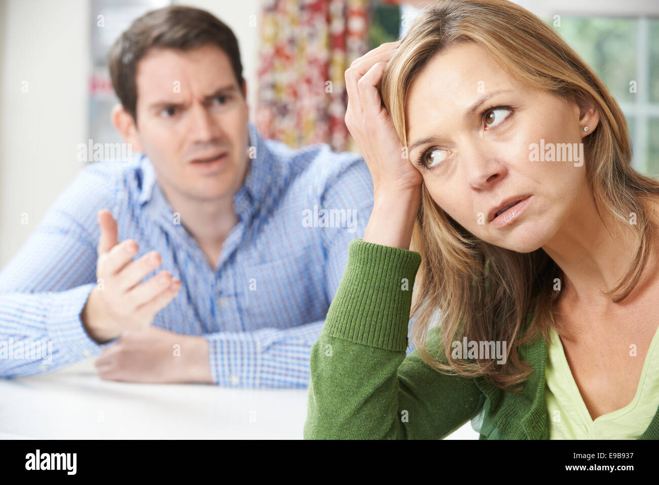 Couple Having Argument At Home Banque D'Images