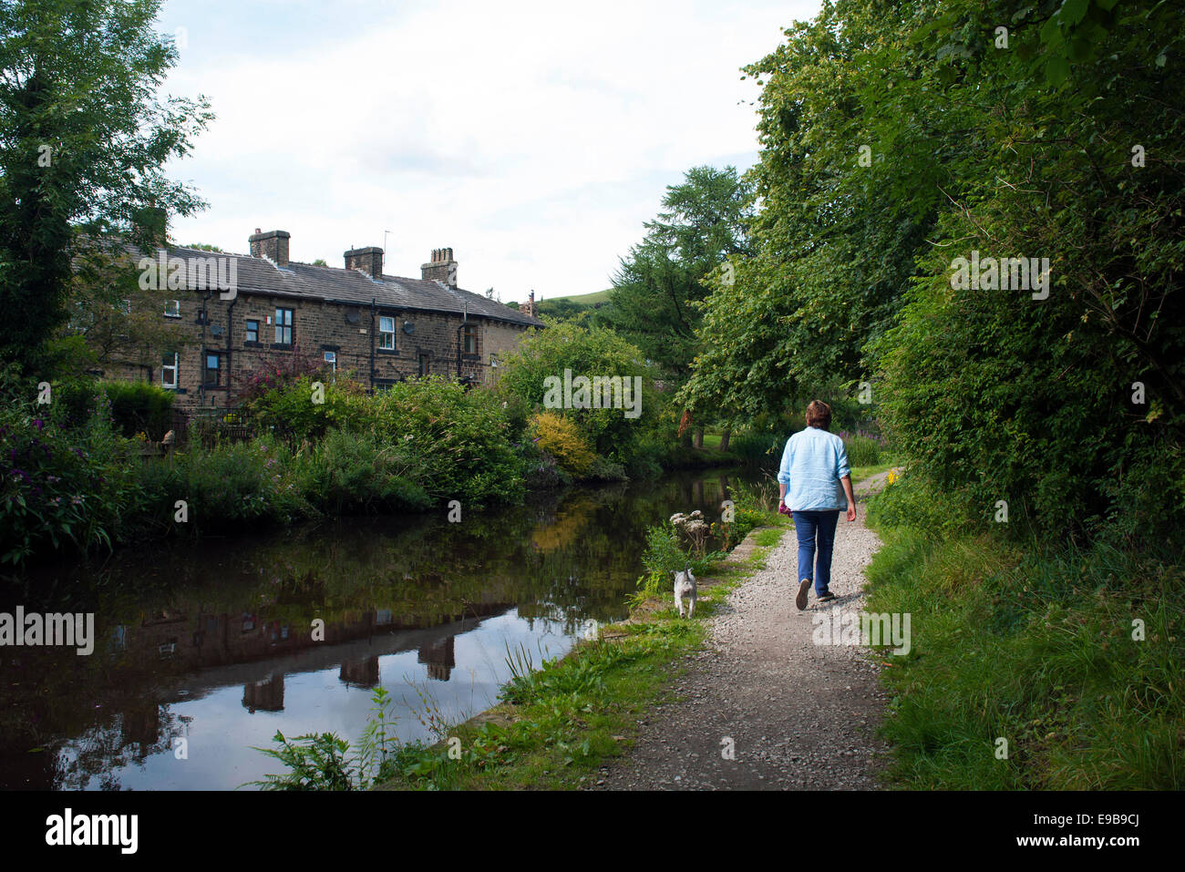 Le petit canal à Huddersfield Dans Greenfield, Lancashire, UK Banque D'Images