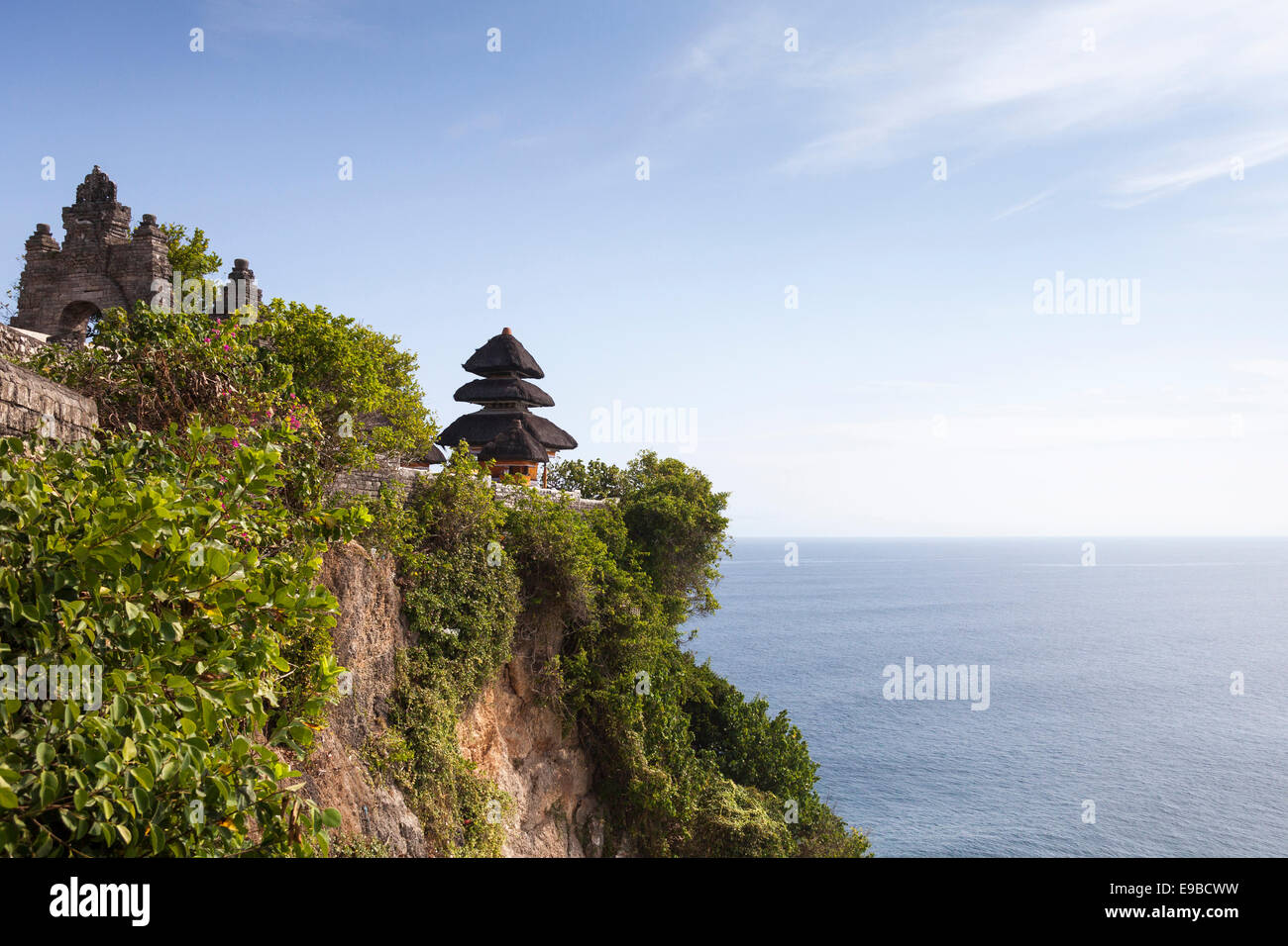 [Temple d'Uluwatu], [haut de page] falaise sur la mer, Bali, Indonésie Banque D'Images