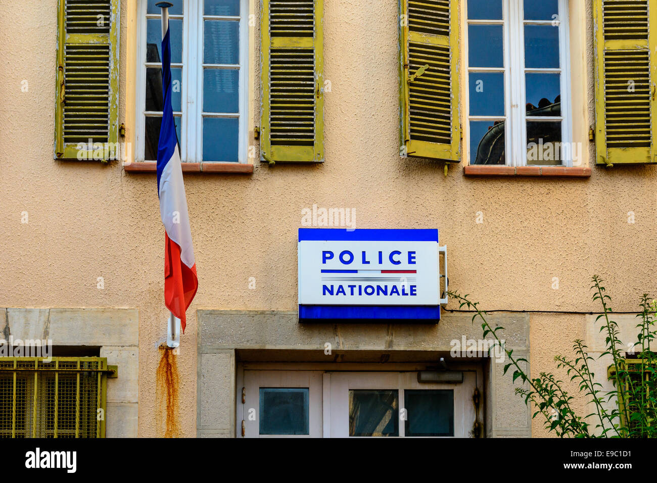 Le siège social local de la police nationale, quelque part dans le sud de la France Banque D'Images