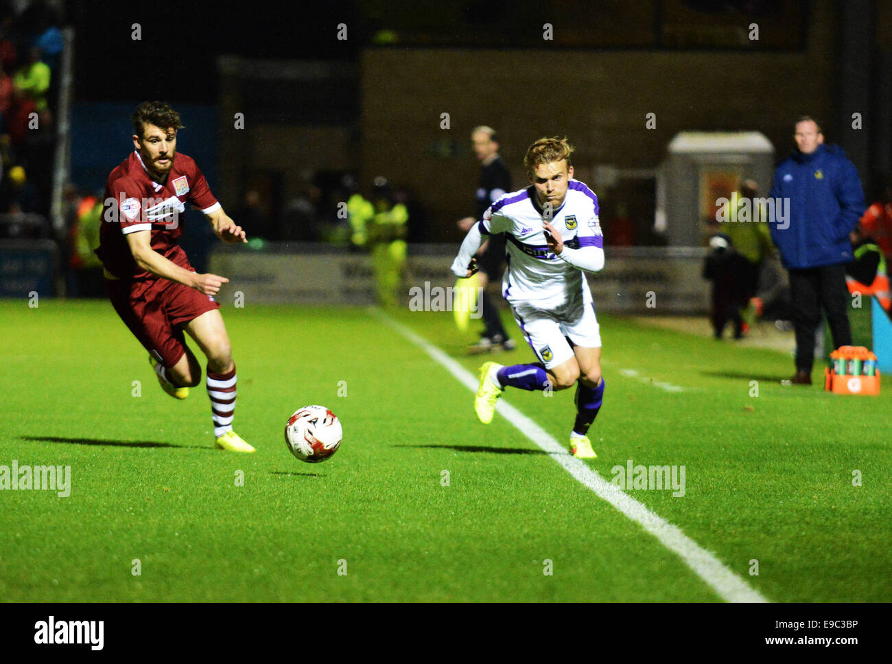 Nom de travail : Oxford United sport voiture à Northampton Town Daniel Alfei et Alfie Potter Catchline : UNITED loin à Northampton Longueur : double page Banque D'Images