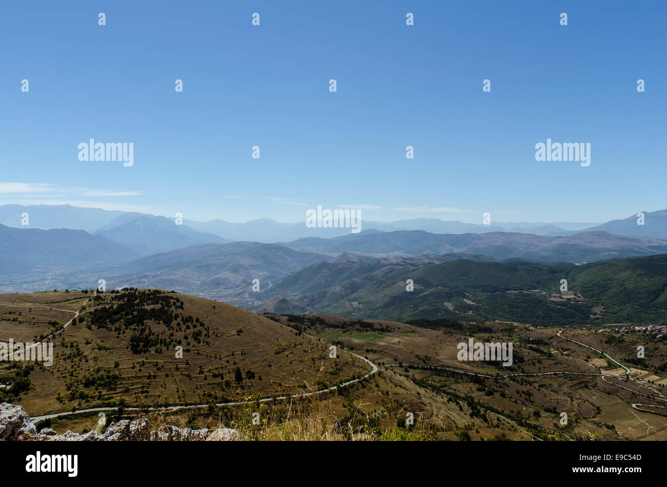 La vue magnifique du château de Calascio, dans les Abruzzes (Italie). Dans le Parc National du Gran Sasso à 1512 mètres. Banque D'Images