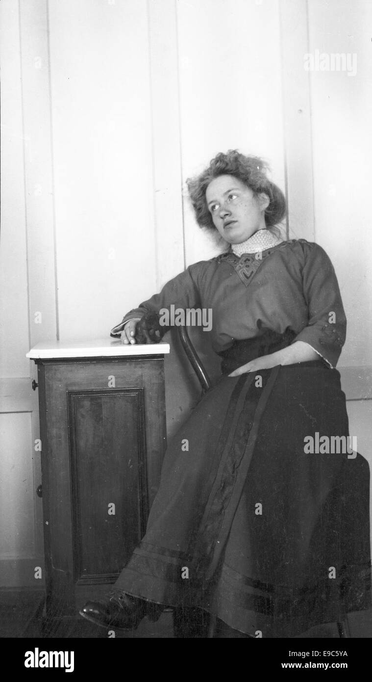 Photographie ou portrait de la poète suédoise Edith Södergran, prise en ...