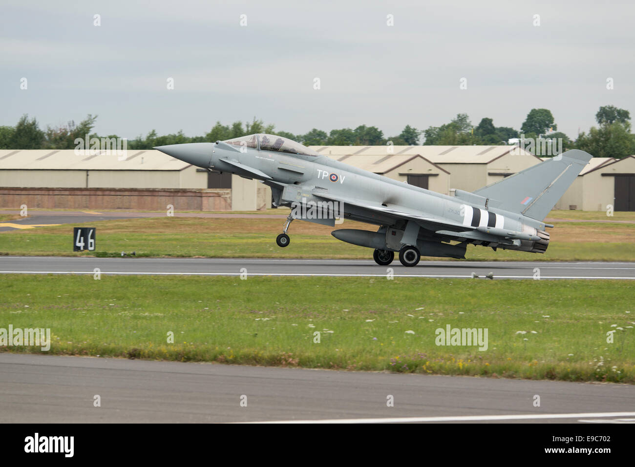 British Royal Air Force Eurofighter Typhoon RGF4 à partir de 29 Squadron RAF Fairford en arrive à l'anglais pour les Cotswolds RIAT Banque D'Images