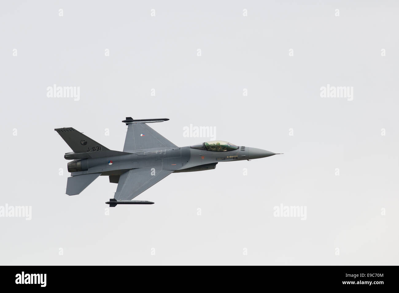 Fokker construit General Dynamics F-16 Fighting Falcon de l'Armée de l'air RNAF affiche au Royal International Air Tattoo Banque D'Images