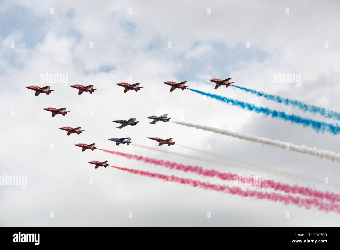 La Royal Air Force britannique des flèches rouges voltige militaire Display Team célébrer leur cinquantième afficher saison au RIAT Banque D'Images