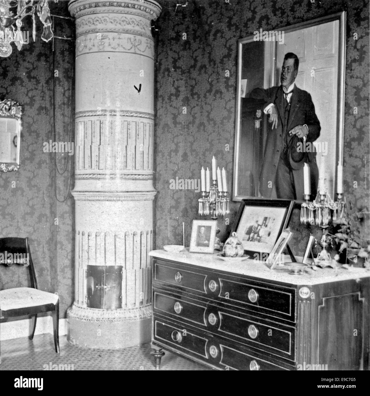 Photographie prise au manoir Koski à Koski, Finlande. L'image représente probablement un moment important ou une caractéristique architecturale du manoir, reflétant son importance historique dans le patrimoine rural de la Finlande. Banque D'Images Photographie prise au manoir Koski à Koski, Finlande. L'image représente probablement un moment important ou une caractéristique architecturale du manoir, reflétant son importance historique dans le patrimoine rural de la Finlande. Banque D'Images