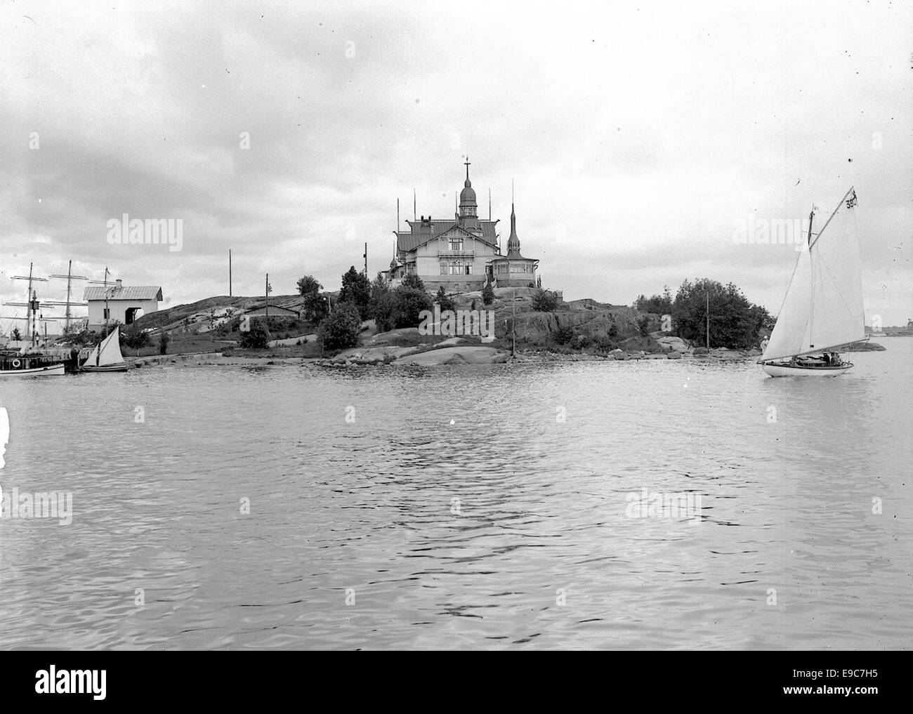Une image historique du restaurant Klippan à Helsinki, Finlande, prise entre 1890 et 1910. Cette photographie offre un aperçu de la gastronomie et de la culture sociale d'Helsinki au tournant du XXe siècle. Banque D'Images Une image historique du restaurant Klippan à Helsinki, Finlande, prise entre 1890 et 1910. Cette photographie offre un aperçu de la gastronomie et de la culture sociale d'Helsinki au tournant du XXe siècle. Banque D'Images