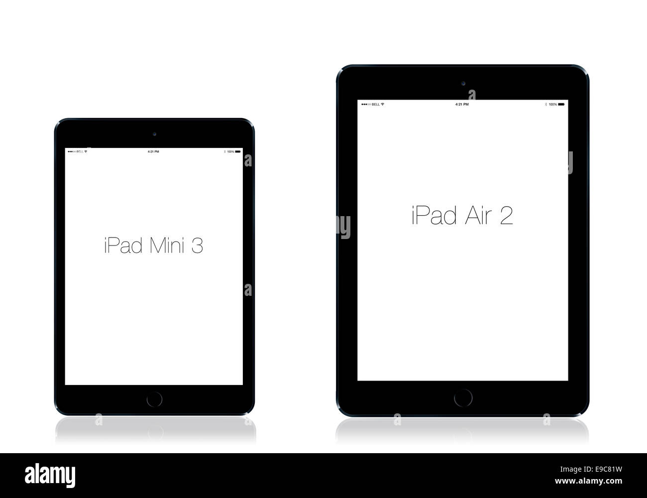 Tablettes iPad mini iPad 3 et 2 de l'air, fond blanc, gris de l'espace, la réflexion. Banque D'Images