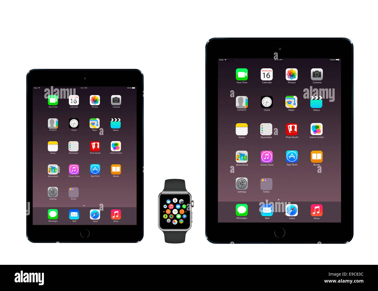 Tablettes iPad mini, iPad 2 3 l'air de l'espace gris, avec des icônes du  sport watch apple écran d'accueil, fond blanc Photo Stock - Alamy