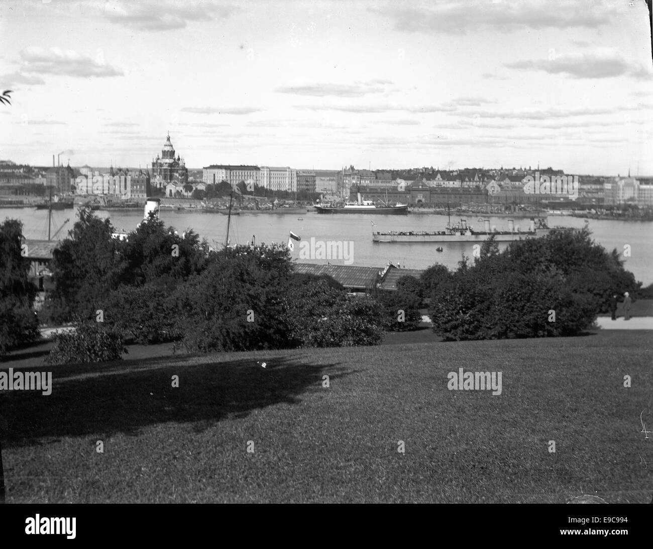 Une photographie d'Helsinki, Finlande, de la période entre 1890 et 1910. L'image montre le paysage urbain de Helsingfors, capturant son architecture historique et son développement urbain à cette époque. Banque D'Images Une photographie d'Helsinki, Finlande, de la période entre 1890 et 1910. L'image montre le paysage urbain de Helsingfors, capturant son architecture historique et son développement urbain à cette époque. Banque D'Images