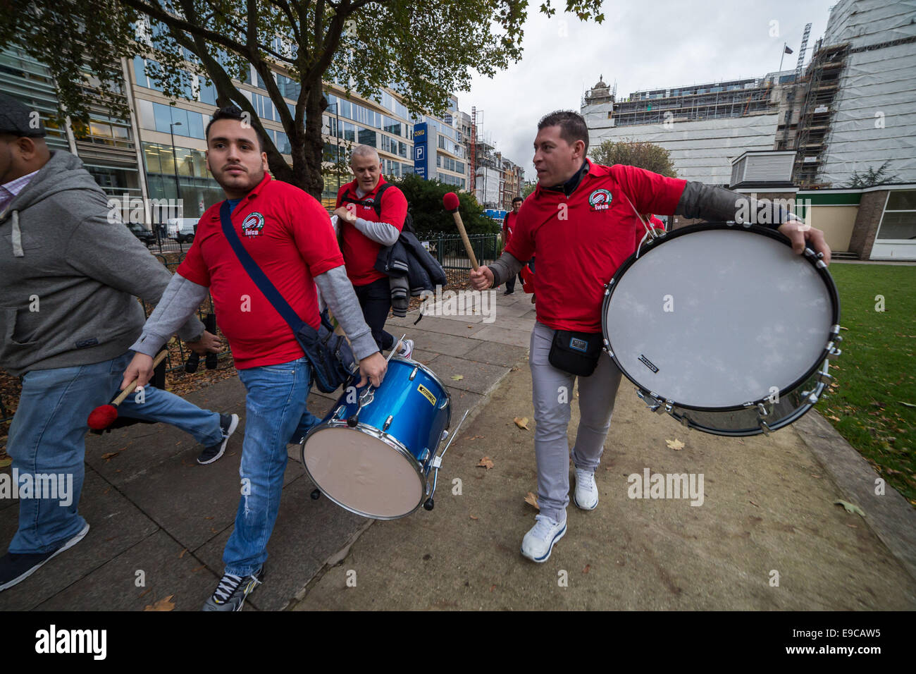 Londres, Royaume-Uni. 24 Oct, 2014. Protestation : Justice pour les nettoyeurs de Bloomberg 2014 Crédit : Guy Josse/Alamy Live News Banque D'Images