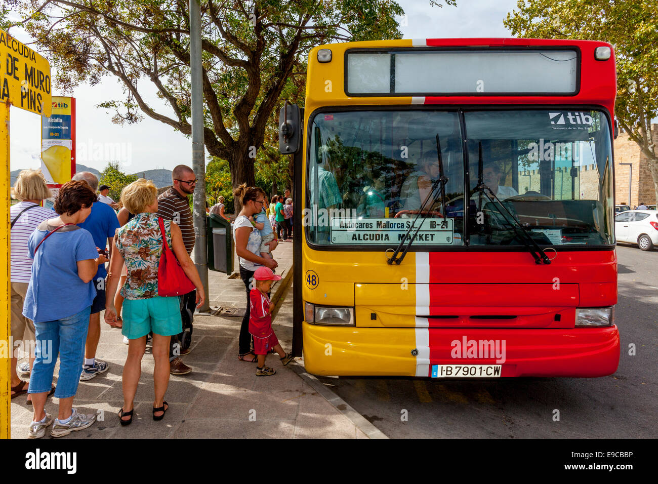 Les transports publics, Alcudia, Mallorca - Espagne Photo Stock - Alamy