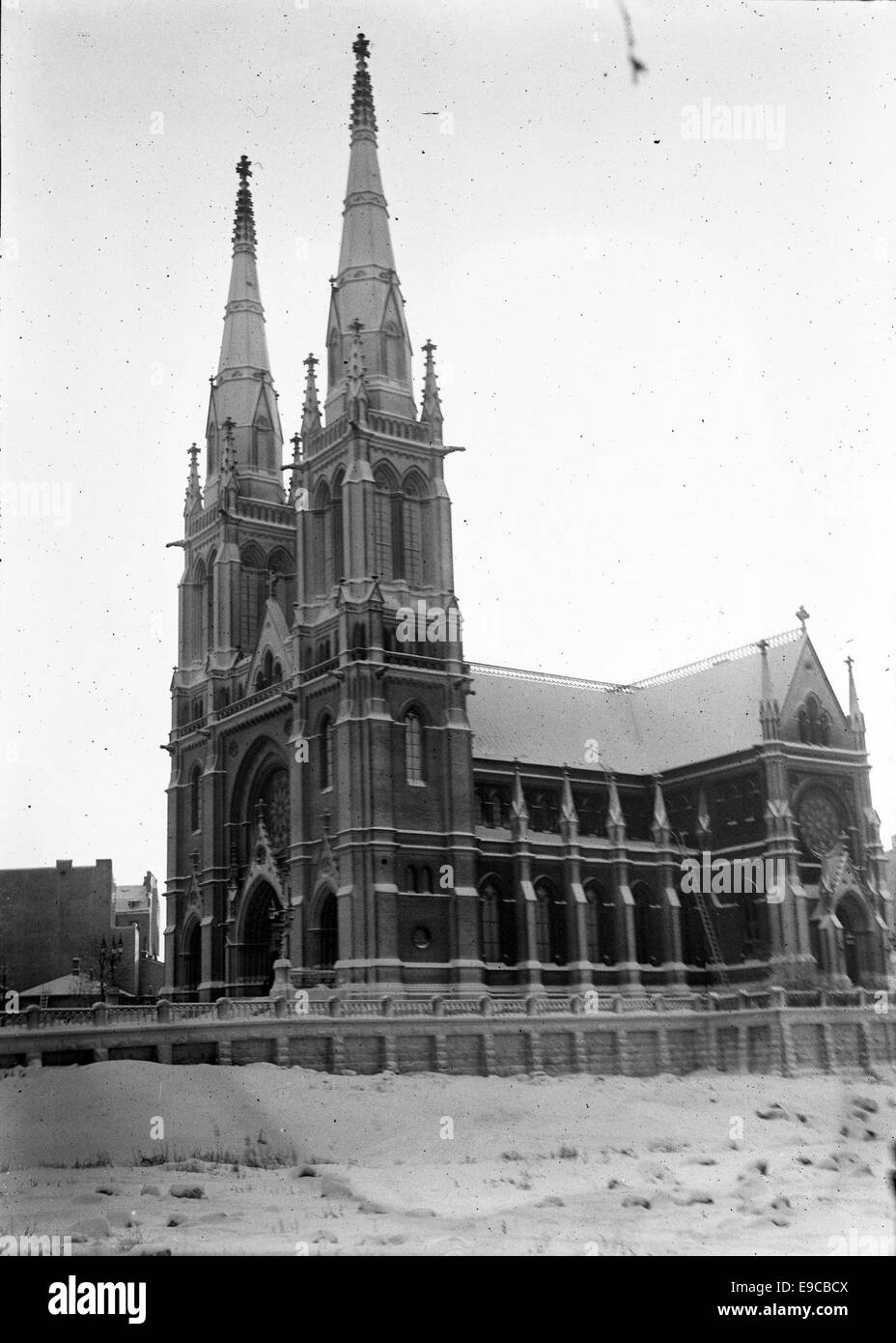 Photographie de l'église John's Church à Helsinki, Finlande, prise entre 1890 et 1910. L'image fait partie de la collection 'Helsingfors i ord och bild', qui documente l'histoire architecturale et culturelle d'Helsinki à la fin du XIXe siècle et au début du XXe siècle. Banque D'Images Photographie de l'église John's Church à Helsinki, Finlande, prise entre 1890 et 1910. L'image fait partie de la collection 'Helsingfors i ord och bild', qui documente l'histoire architecturale et culturelle d'Helsinki à la fin du XIXe siècle et au début du XXe siècle. Banque D'Images