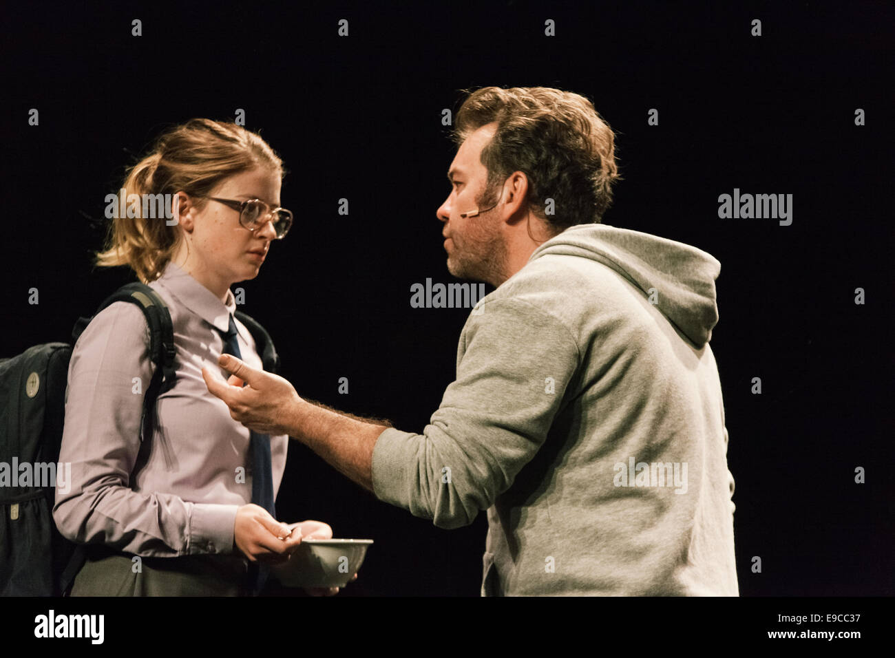 Sara ouest (Germany) Ekdal & Brendan Cowell (Hjalmar Ekdal) effectuer le "canard sauvage" au Barbican. Banque D'Images