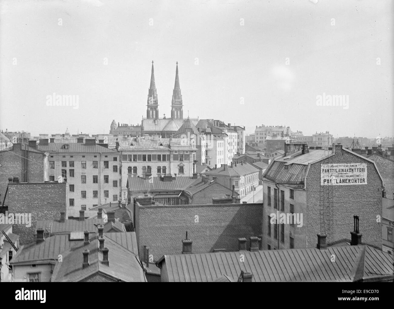 Vue historique de Punavuori (Rödbergen) et Ullanlinna (Ulrikasborg) à Helsinki, Finlande, prise entre 1890 et 1910. L'image donne un aperçu du développement urbain et de l'architecture de la ville pendant cette période. Banque D'Images Vue historique de Punavuori (Rödbergen) et Ullanlinna (Ulrikasborg) à Helsinki, Finlande, prise entre 1890 et 1910. L'image donne un aperçu du développement urbain et de l'architecture de la ville pendant cette période. Banque D'Images